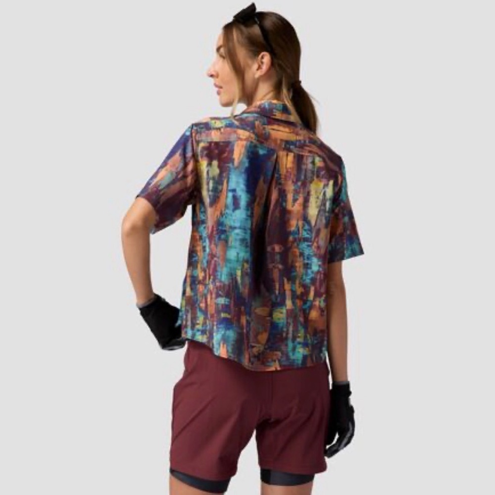 Backcountry Women’s Slickrock Mountain Bike Shirt in Red Mahogany